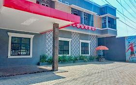 Reddoorz Near Alun Alun Slawi